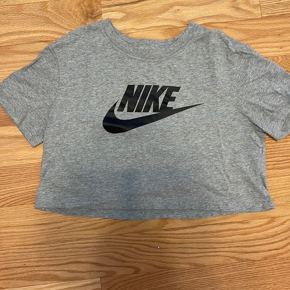 Nike Cropped Tee